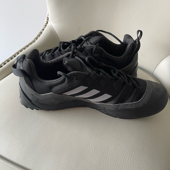 Adidas TRAXION SHOES - Picture 1 of 6